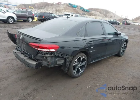 2020 Volkswagen Passat 2.0T R-Line z USA, uszkodzony, nr VIN 1VWMA7A35LC018414